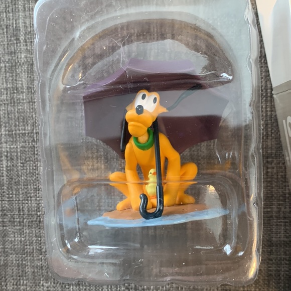Hallmark Disney Keepsakes - Pluto - Shower Season Ornament - 9 of 12 - Picture 3 of 4